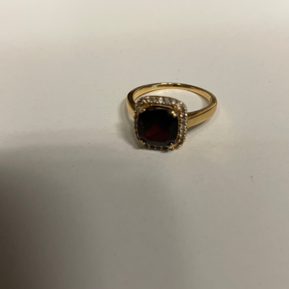 Garnet 18k and diamond ring